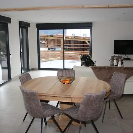 Chalet, Spacieux, Proche Du Lac, Vue Sur La Montagne *