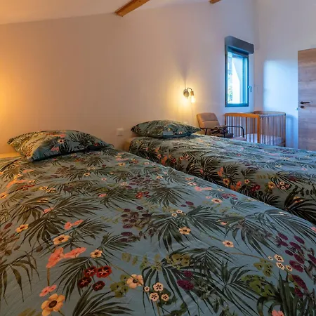 Дом отдыха Chalet, Spacieux, Proche Du Lac, Vue Sur La Montagne Жерарме