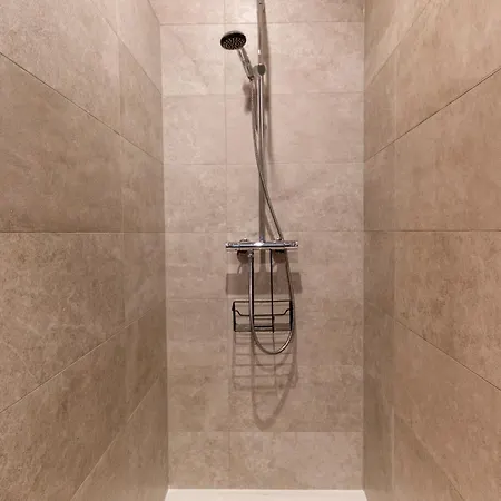 Chalet, Spacieux, Proche Du Lac, Vue Sur La Montagne